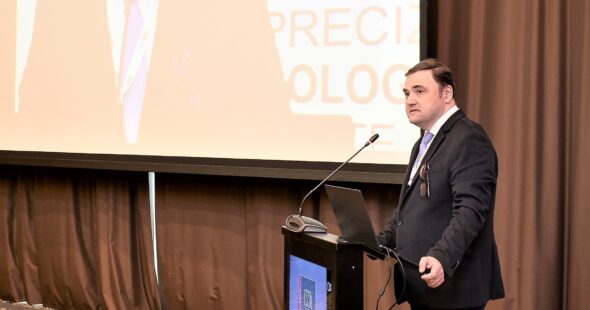 01-1-dr-jinga-pupitru